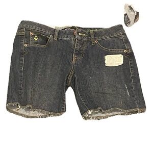 Volcom Juniors boyfriend shorts NWT